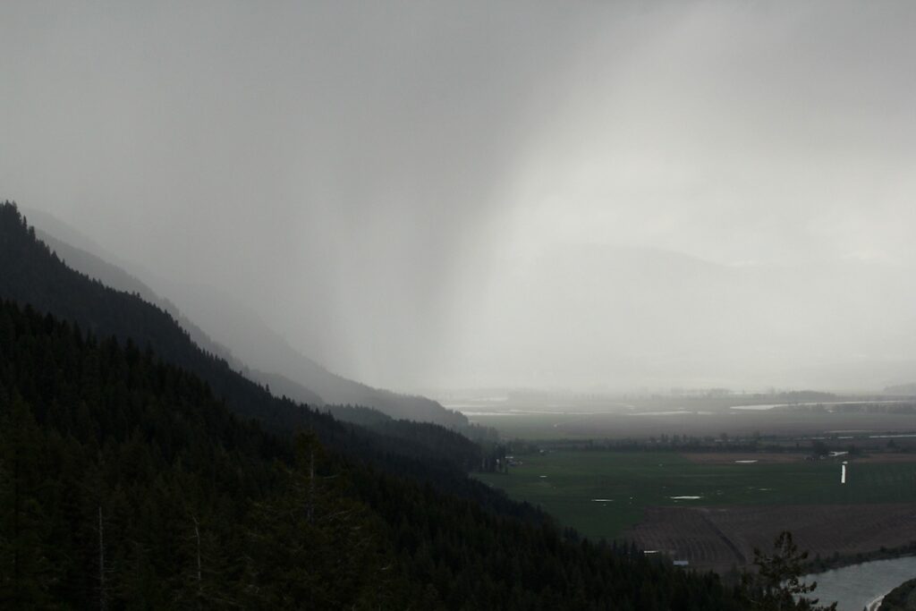 Virga coming off a mountain into the Kootenai Valley